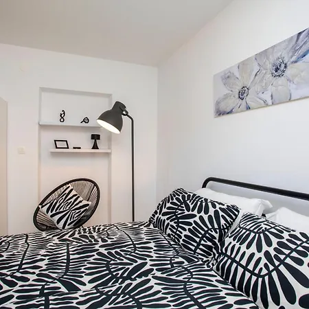 Studio Apartment Mia Rabac Exterior photo